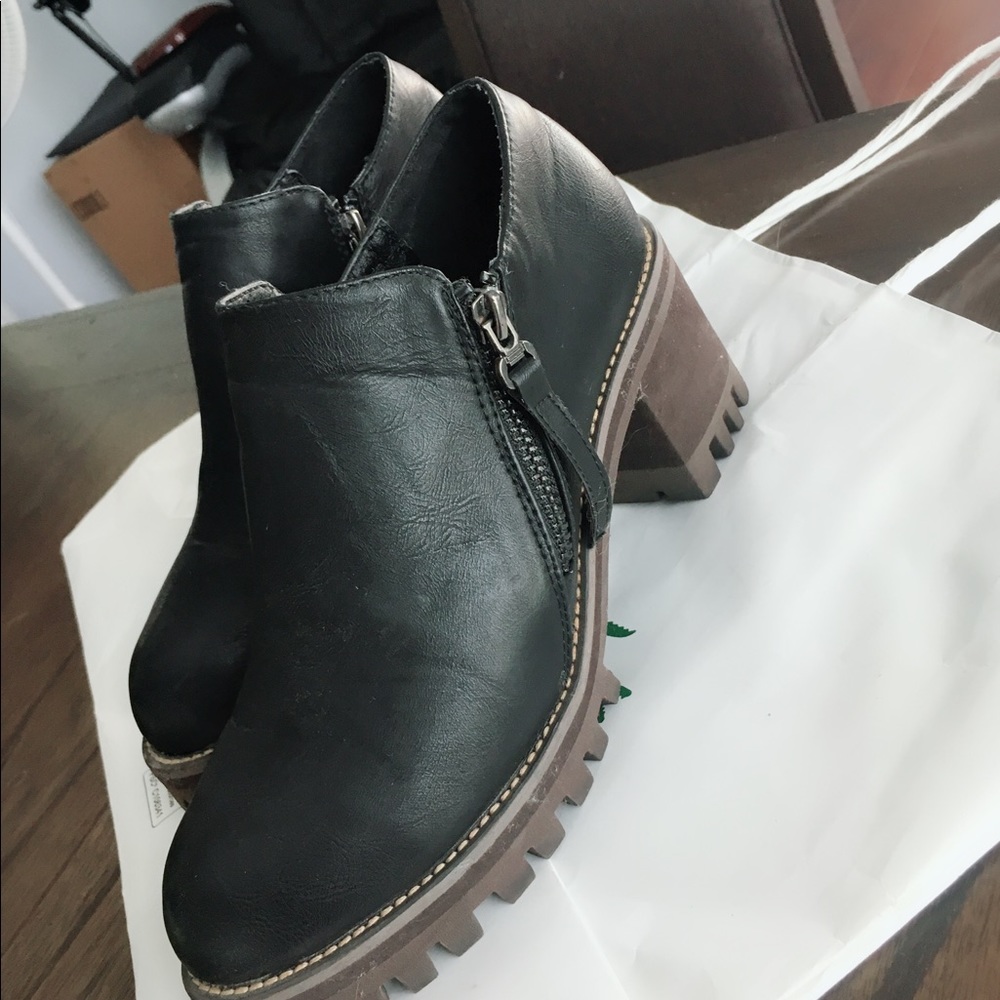 【Sold】Ankle boot - Picture 2 of 6